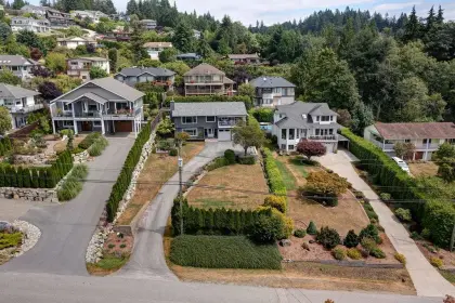 1554 Grandview Road, Gibsons, BC, Gibsons — Single Family Residence for sale