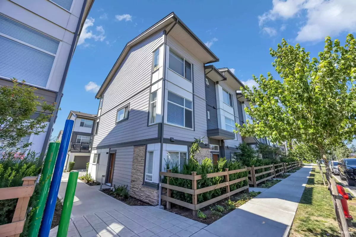 Family Room Photo of 37 8430 203a Street, Langdale, BC