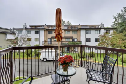 201 7162 133a Street, Surrey, BC, Surrey — Apartment/Condo for sale