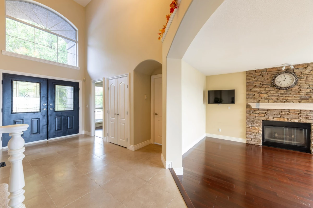Kitchen Island Photo of 3066 Tanager Court, Coquitlam, BC