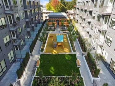 301 645 Como Lake Avenue, Coquitlam, BC, Coquitlam — Apartment/Condo for sale