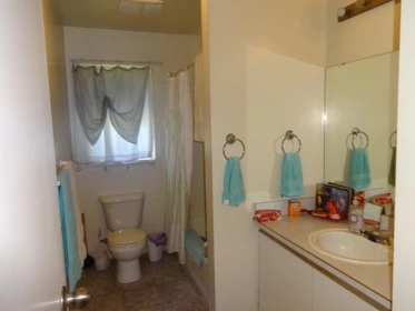 Primary Bathroom Photo of 539 Hough Road, Gibsons, BC