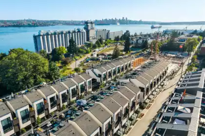222 650 E 2nd Street, North Vancouver, BC, North Vancouver — Townhouse for sale