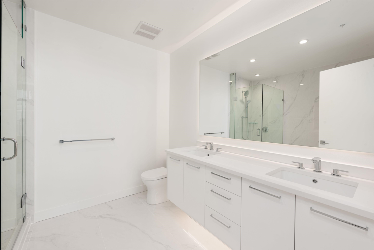 Walk-In Closet Photo of 2503 1588 Johnston Street, White Rock, BC