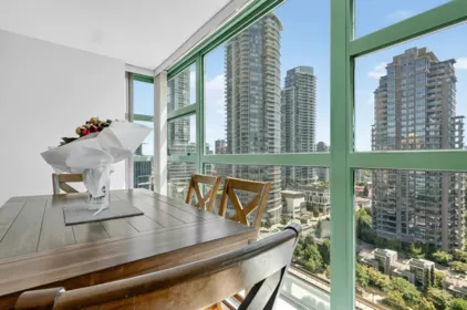 1602 4398 Buchanan Street, Burnaby, BC, Burnaby — Apartment/Condo for sale