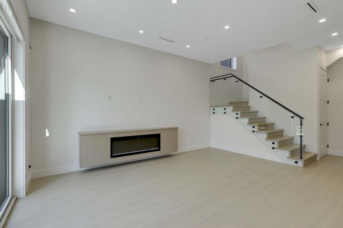 Breakfast Nook Photo of 1 3251 E 44 Avenue, Vancouver, BC