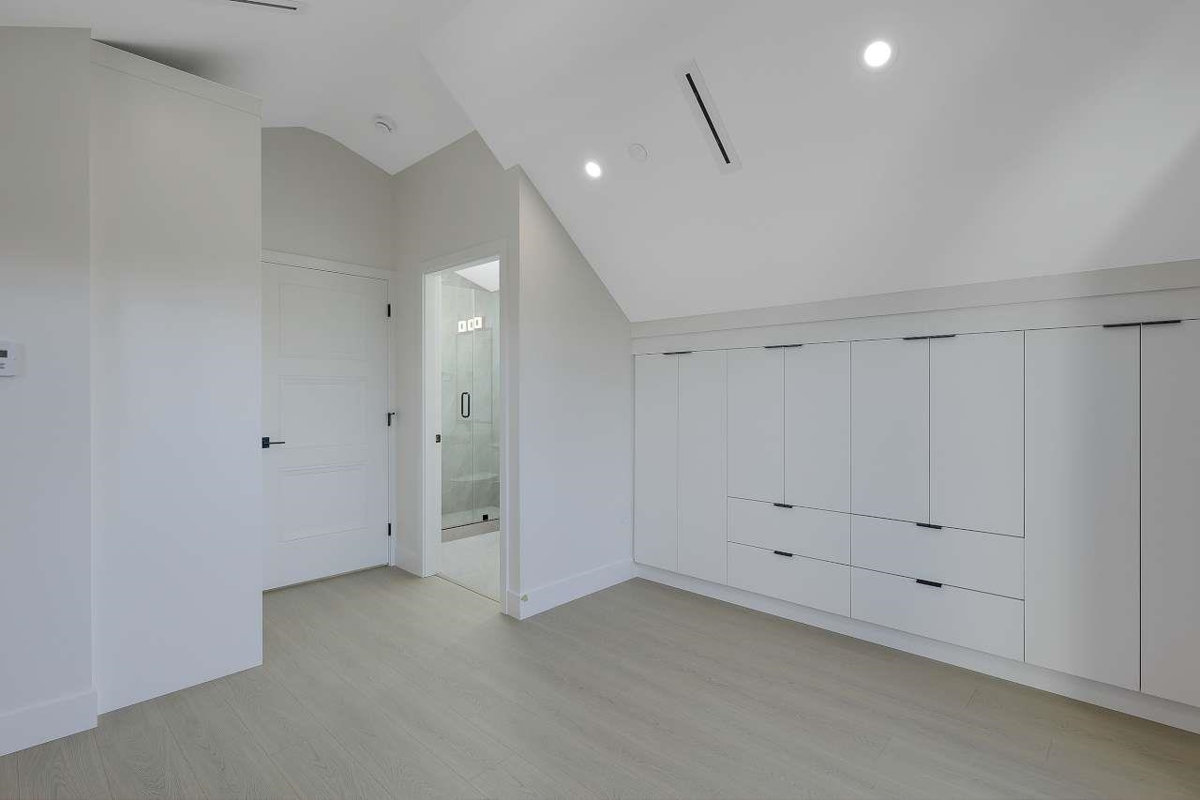 Entry Foyer Photo of 1 3251 E 44 Avenue, Vancouver, BC