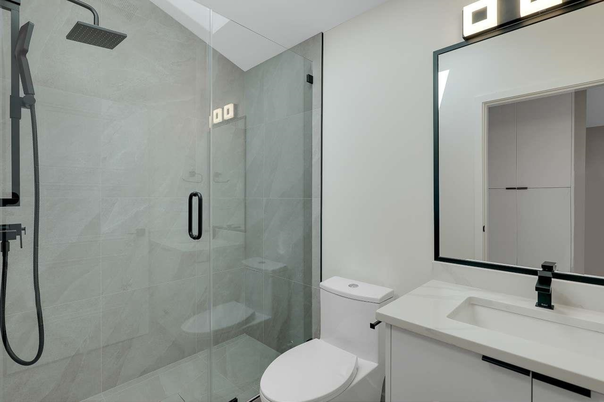 Hallway Photo of 1 3251 E 44 Avenue, Vancouver, BC