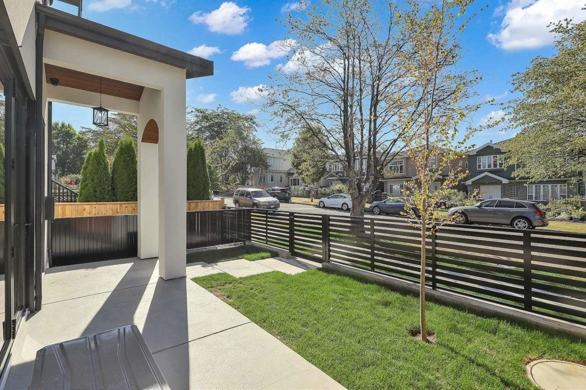 Kitchen Photo of 1 3251 E 44 Avenue, Vancouver, BC