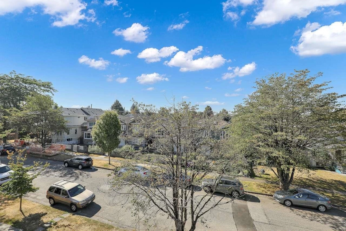 Outdoor Patio Photo of 1 3251 E 44 Avenue, Vancouver, BC