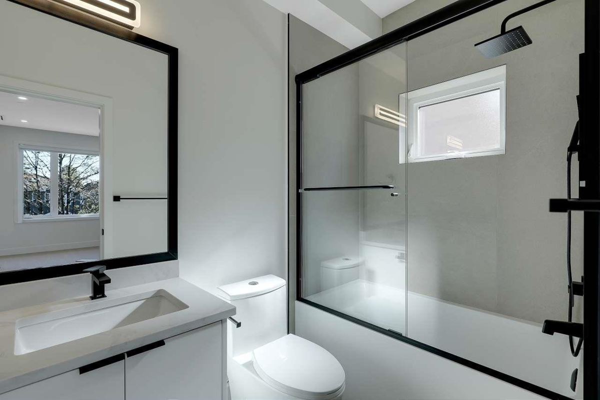 Powder Room Photo of 1 3251 E 44 Avenue, Vancouver, BC