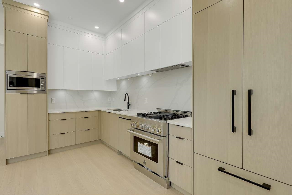 Primary Bedroom Photo of 1 3251 E 44 Avenue, Vancouver, BC