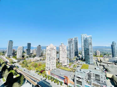 2203 4458 Beresford Street, Burnaby, BC, Burnaby — Apartment/Condo for sale