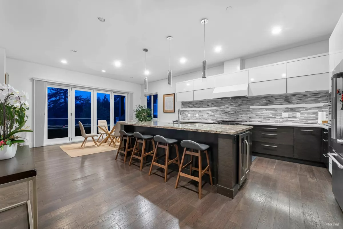 Breakfast Nook Photo of 4061 St. Pauls Avenue, North Vancouver, BC