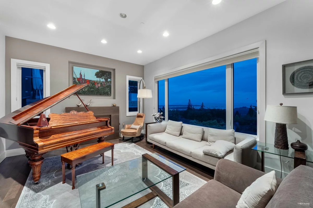 Dining Area Photo of 4061 St. Pauls Avenue, North Vancouver, BC