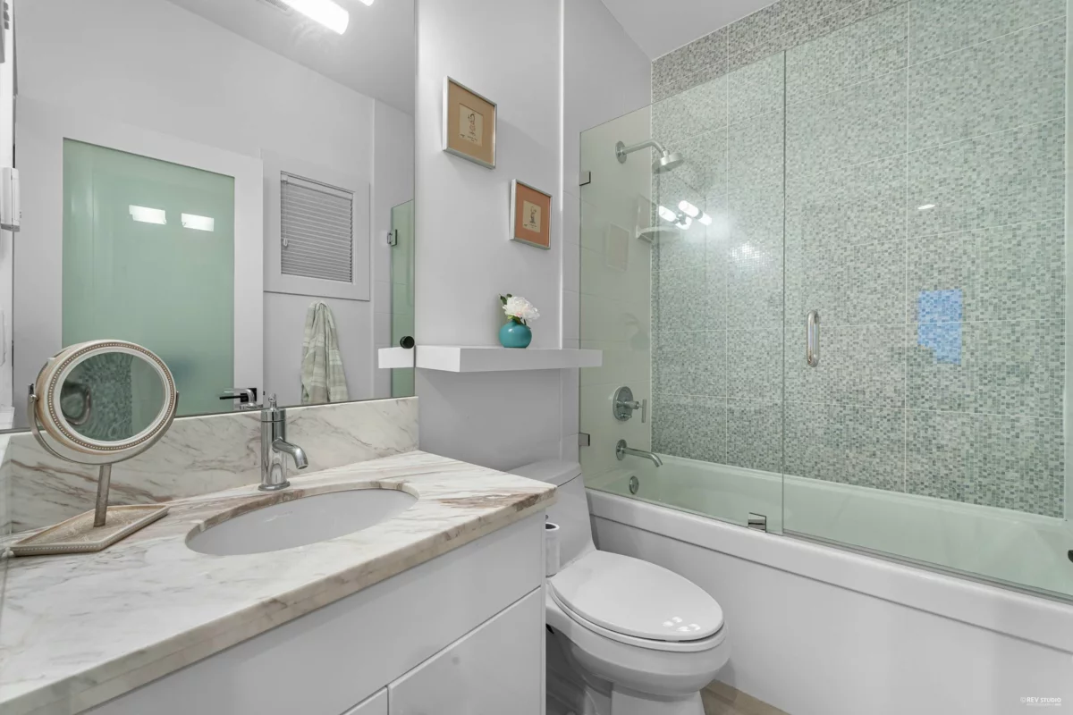 Entry Foyer Photo of 4061 St. Pauls Avenue, North Vancouver, BC