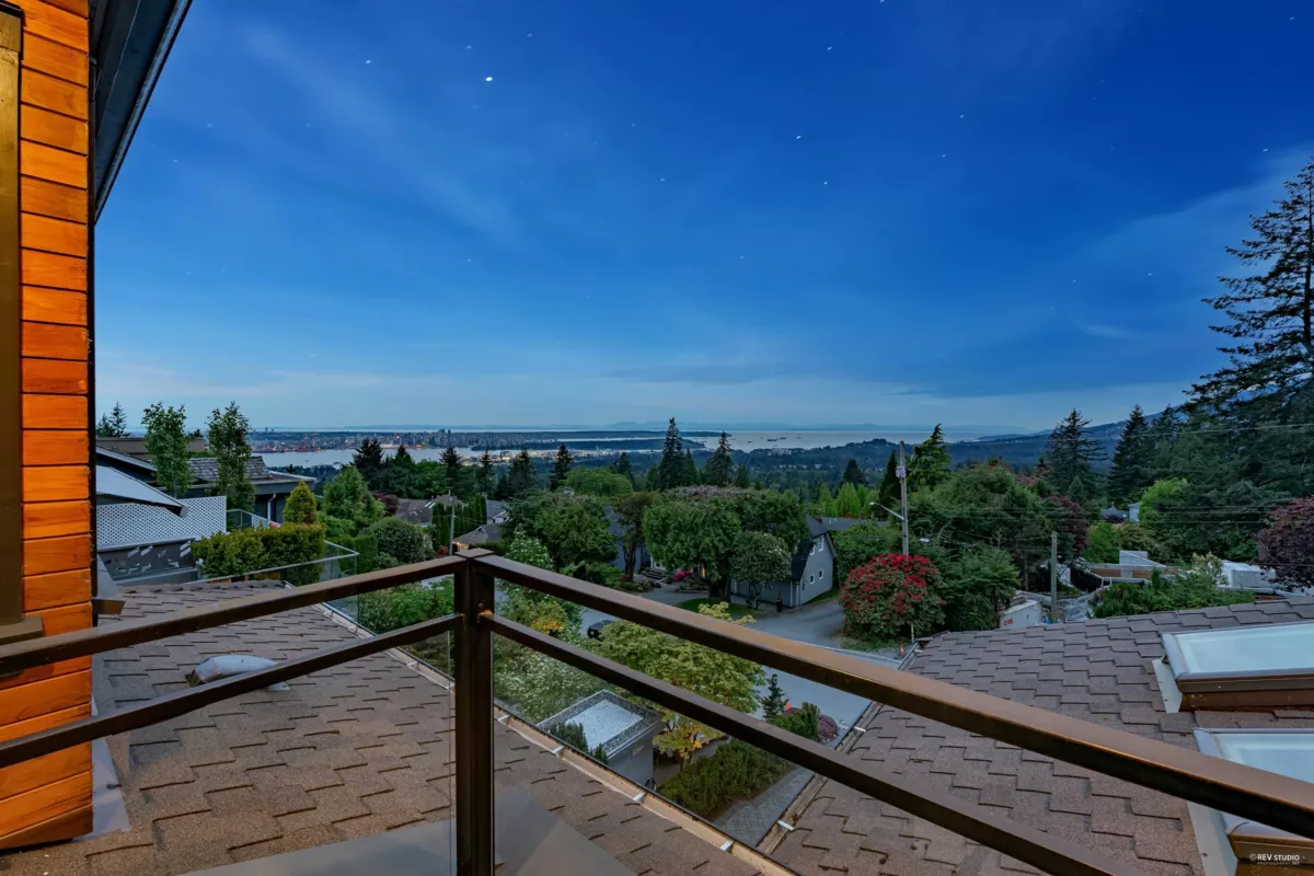 Garden / Landscaping Photo of 4061 St. Pauls Avenue, North Vancouver, BC