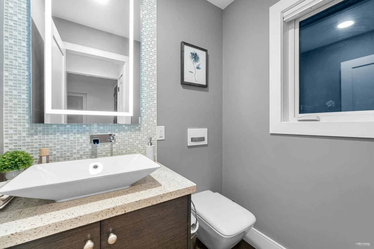 Guest Bathroom Photo of 4061 St. Pauls Avenue, North Vancouver, BC