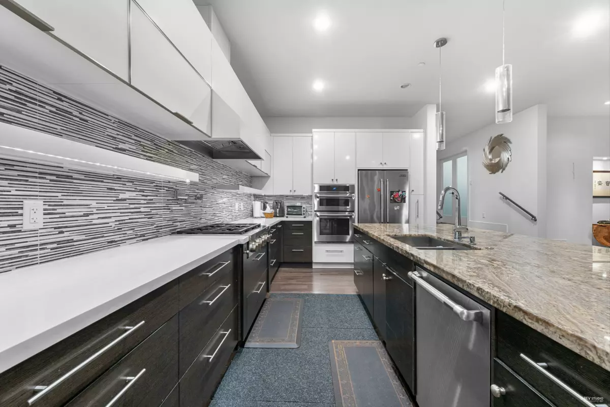 Walk-In Closet Photo of 4061 St. Pauls Avenue, North Vancouver, BC