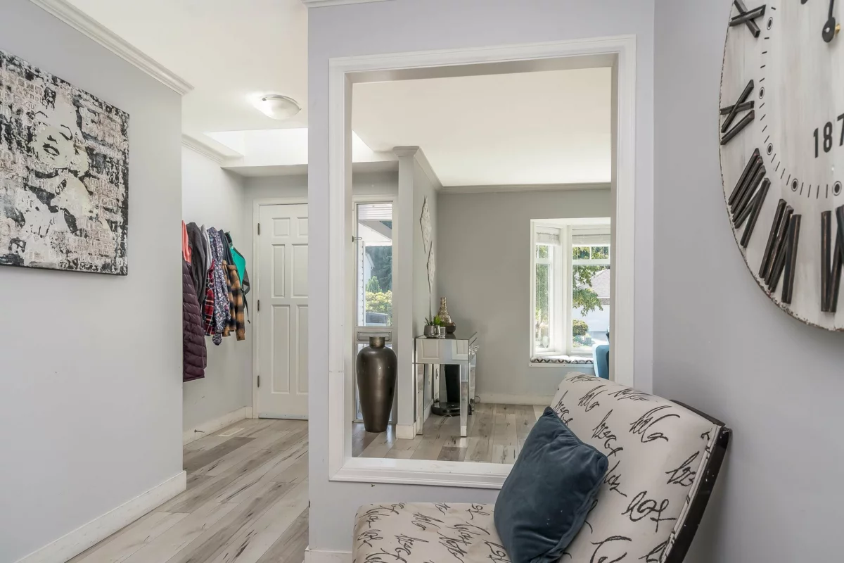 Family Room Photo of 12549 21a Avenue, Surrey, BC