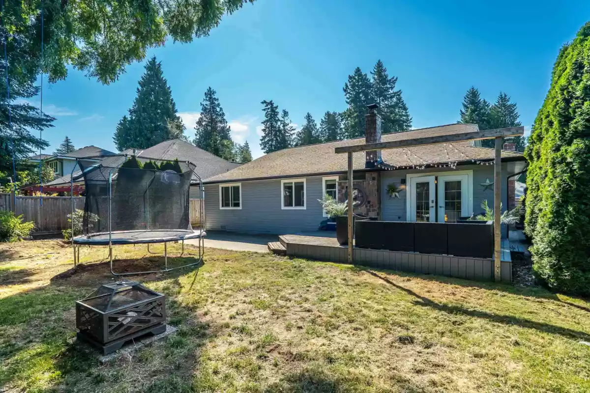 Front Yard Photo of 12549 21a Avenue, Surrey, BC