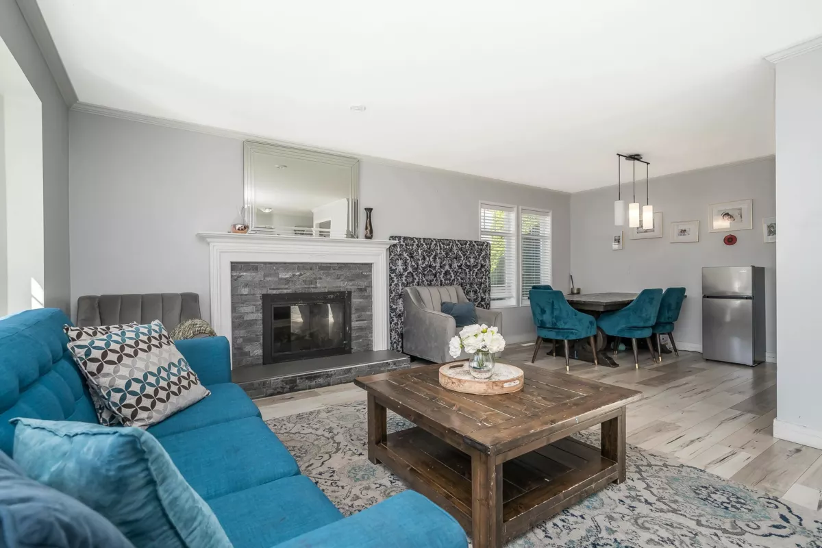Kitchen Island Photo of 12549 21a Avenue, Surrey, BC
