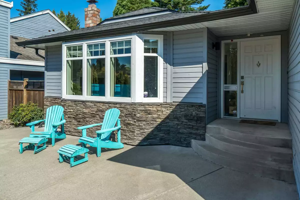 Living Room Photo of 12549 21a Avenue, Surrey, BC