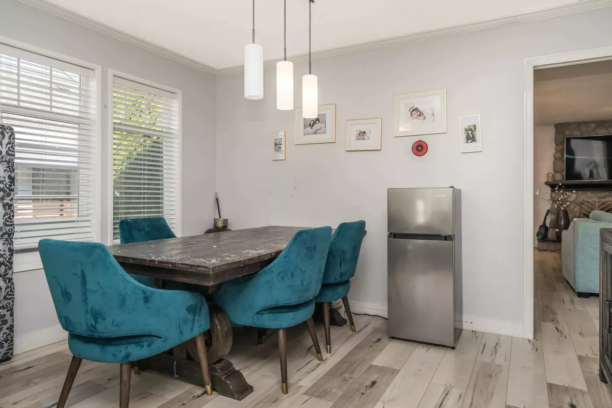 Powder Room Photo of 12549 21a Avenue, Surrey, BC