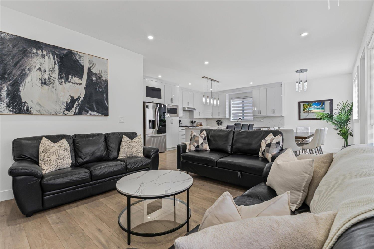 Kitchen Island Photo of 1684 Mckenzie Road, Abbotsford, BC