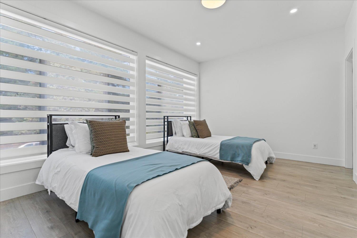 Primary Bathroom Photo of 1684 Mckenzie Road, Abbotsford, BC