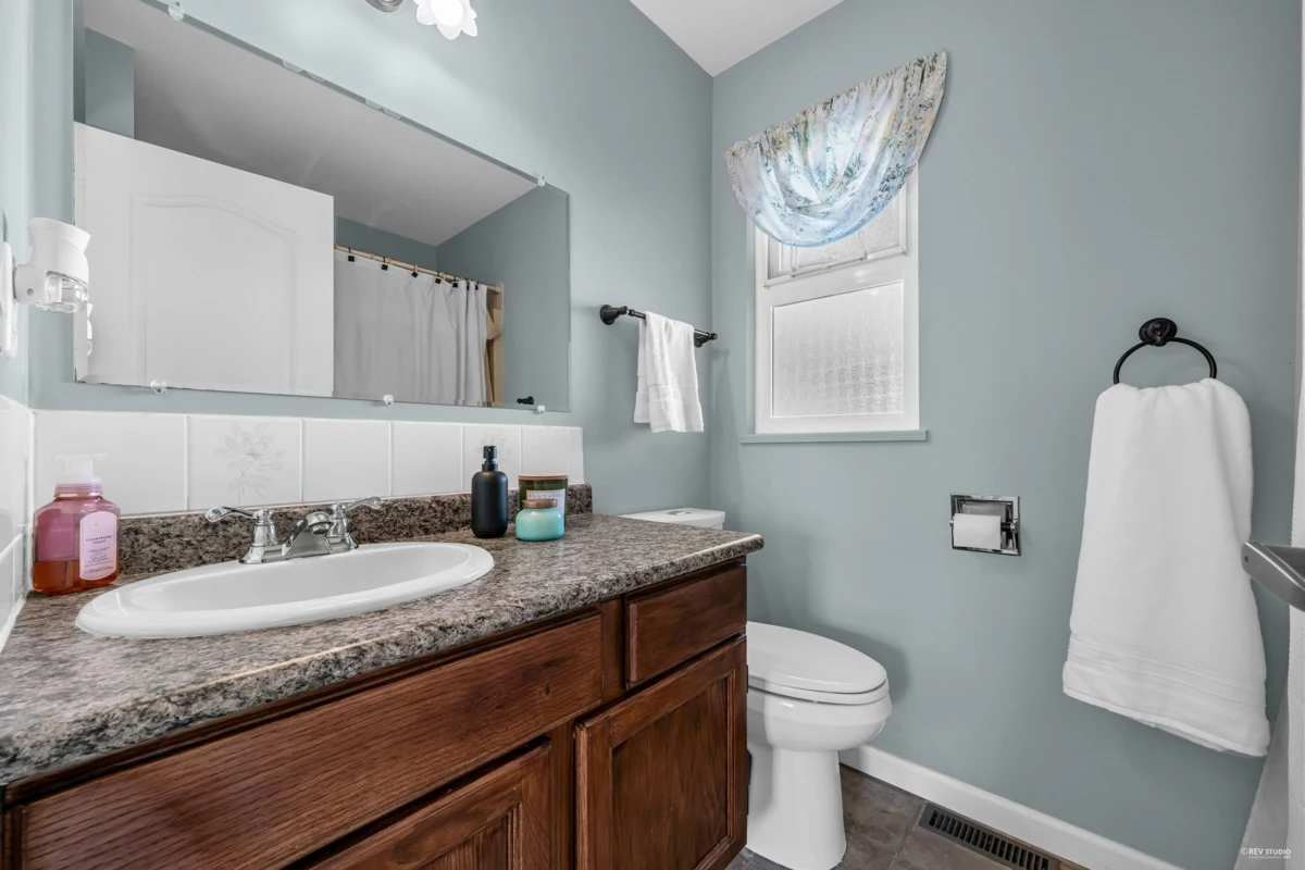 Basement Recreation Room Photo of 26580 28b Avenue, Langley, BC