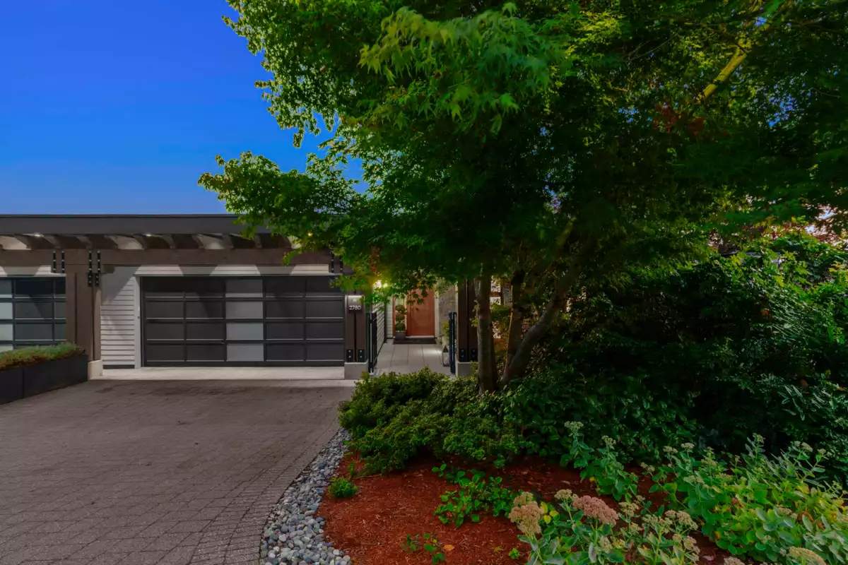 Garden / Landscaping Photo of 2780 Highgrove Place, West Vancouver, BC