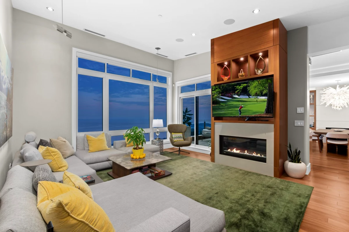 Kitchen Island Photo of 2780 Highgrove Place, West Vancouver, BC
