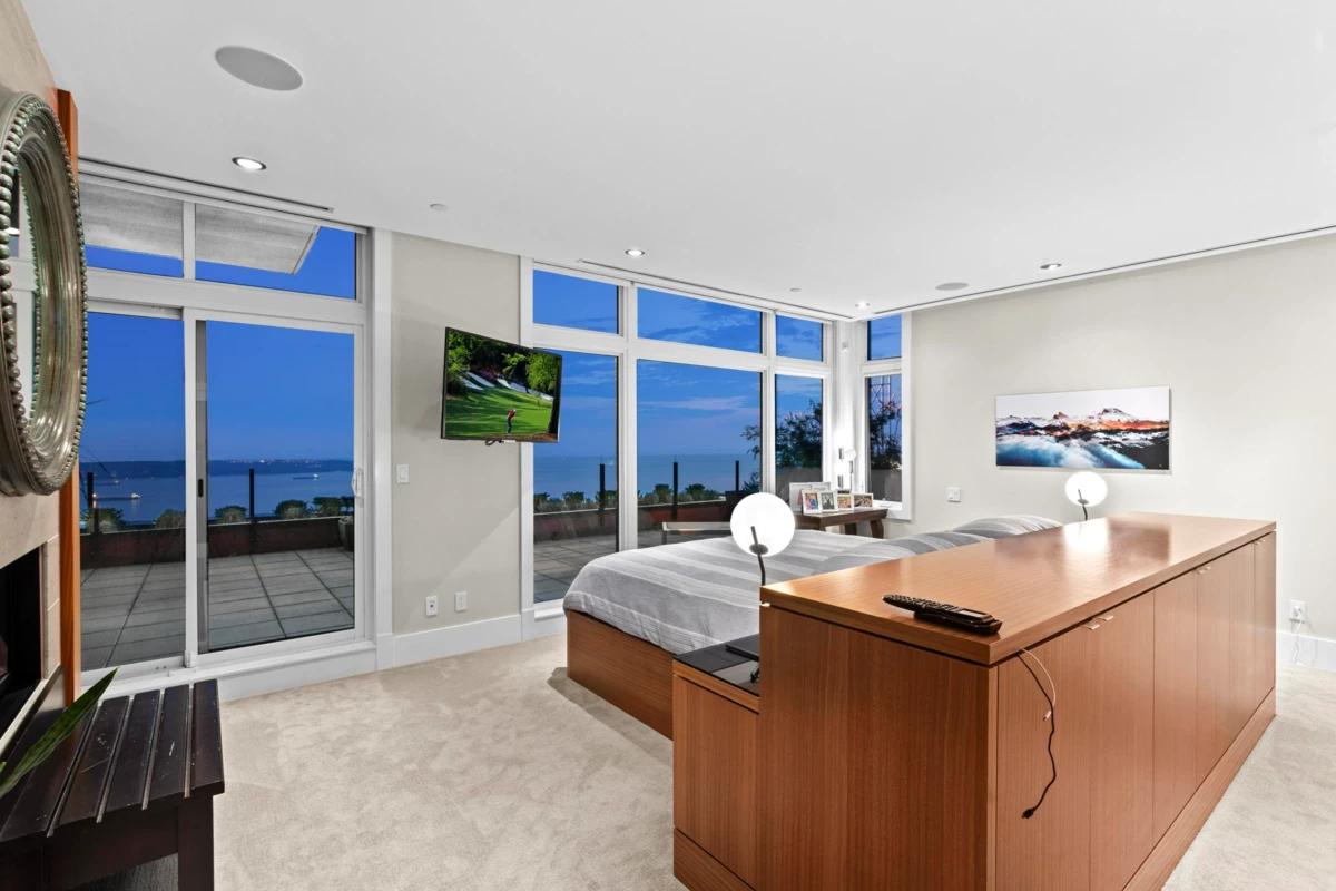 Powder Room Photo of 2780 Highgrove Place, West Vancouver, BC