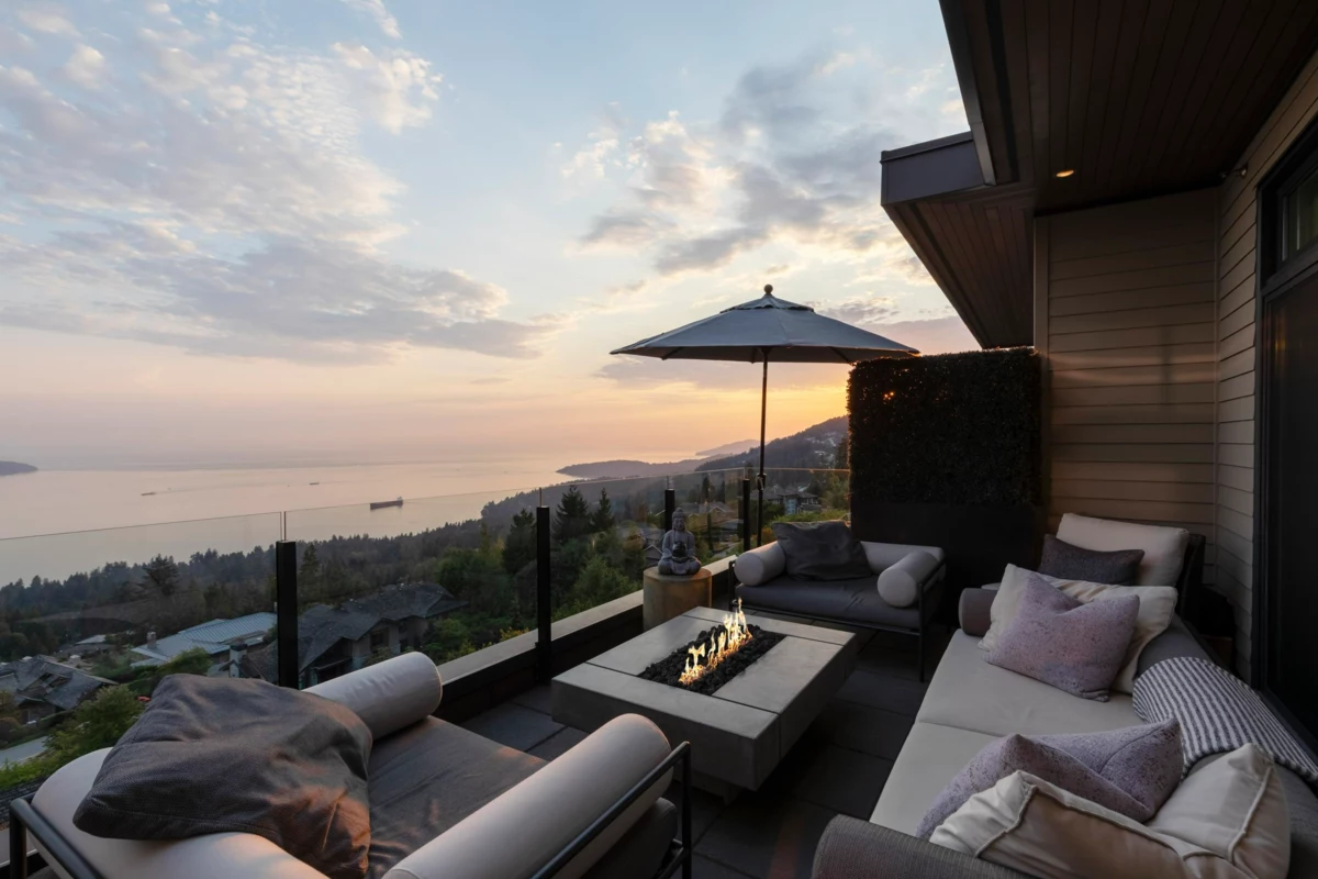 Staircase Photo of 2780 Highgrove Place, West Vancouver, BC