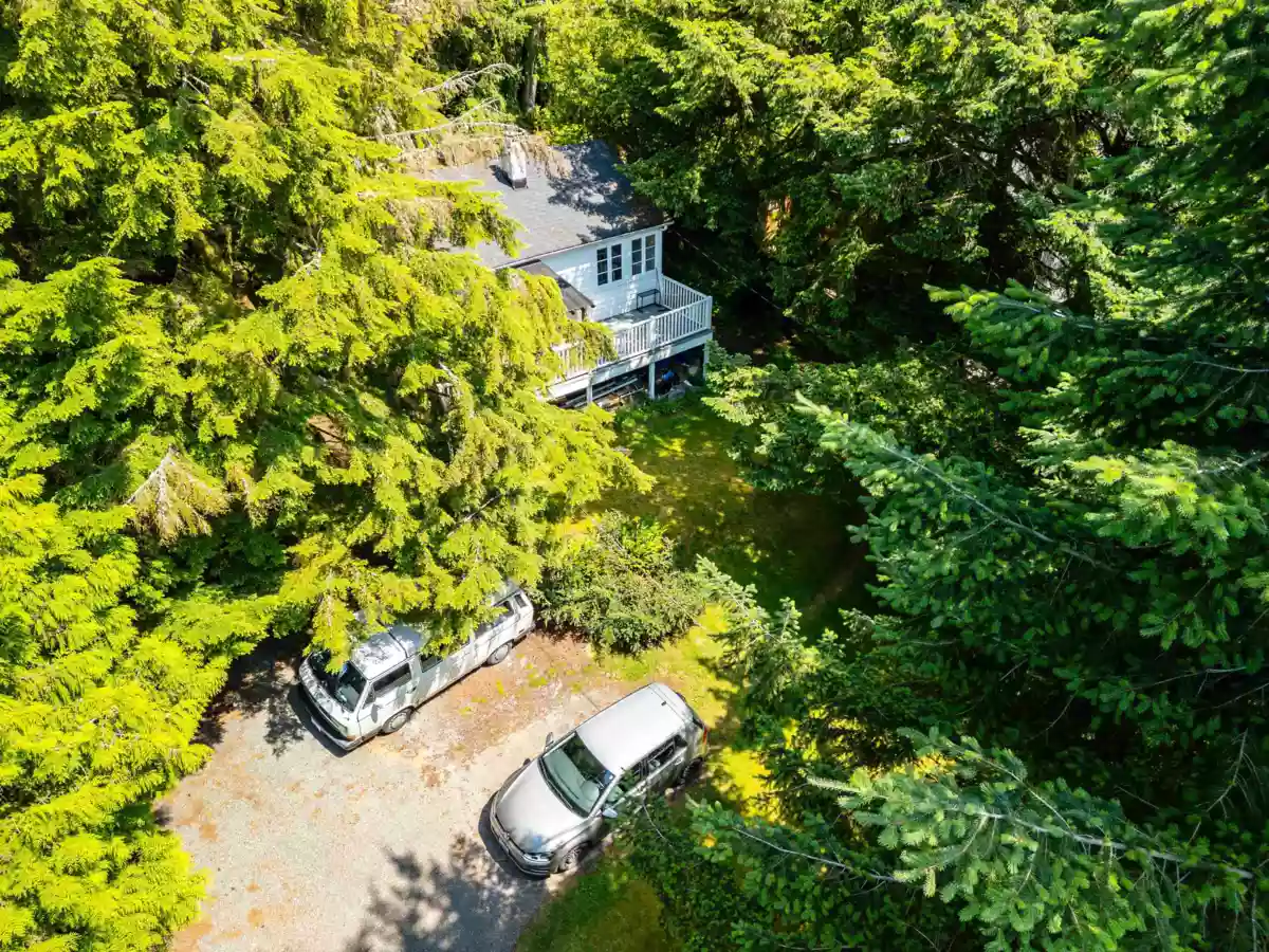 Kitchen Island Photo of 4150 Dollarton Highway, North Vancouver, BC
