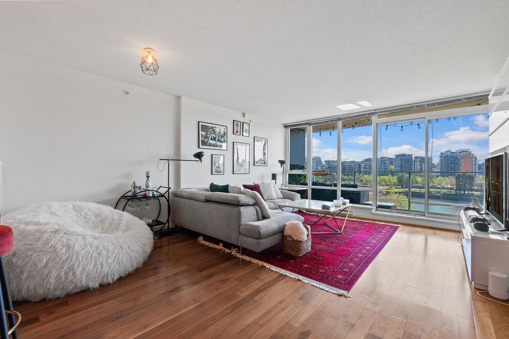 Dining Area Photo of 801 980 Cooperage Way, Vancouver, BC