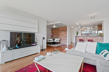 Kitchen Island Photo of 801 980 Cooperage Way, Vancouver, BC