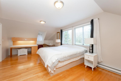 Basement Recreation Room Photo of 17352 26a Avenue, White Rock, BC