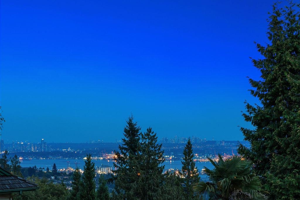 Dining Area Photo of 2490 Westhill Court, West Vancouver, BC