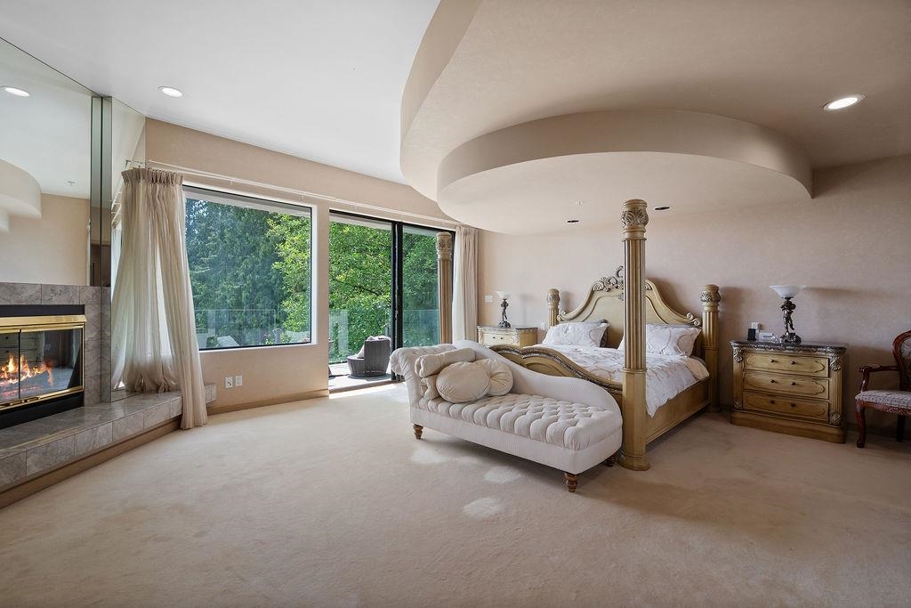 Entry Foyer Photo of 2490 Westhill Court, West Vancouver, BC