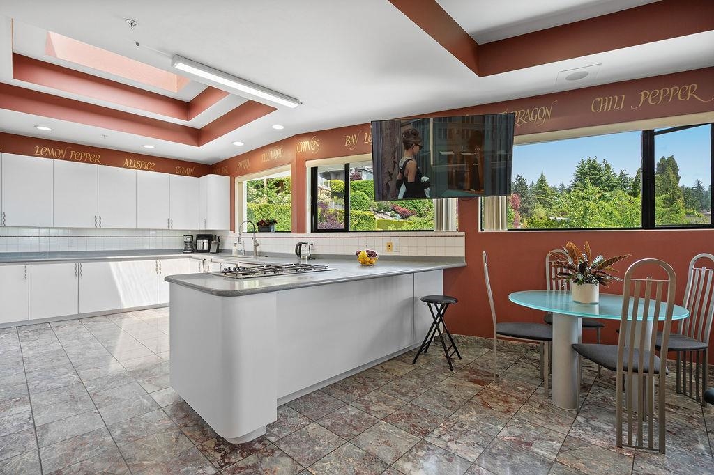 Front Yard Photo of 2490 Westhill Court, West Vancouver, BC