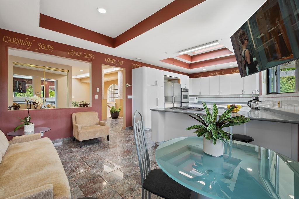 Garden / Landscaping Photo of 2490 Westhill Court, West Vancouver, BC