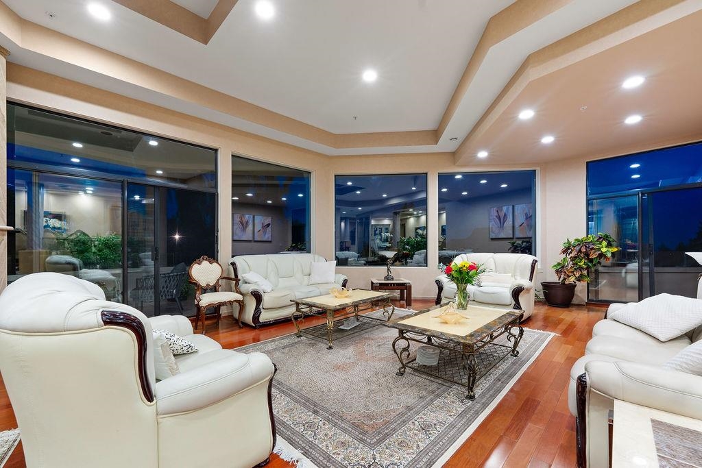 Guest Bathroom Photo of 2490 Westhill Court, West Vancouver, BC