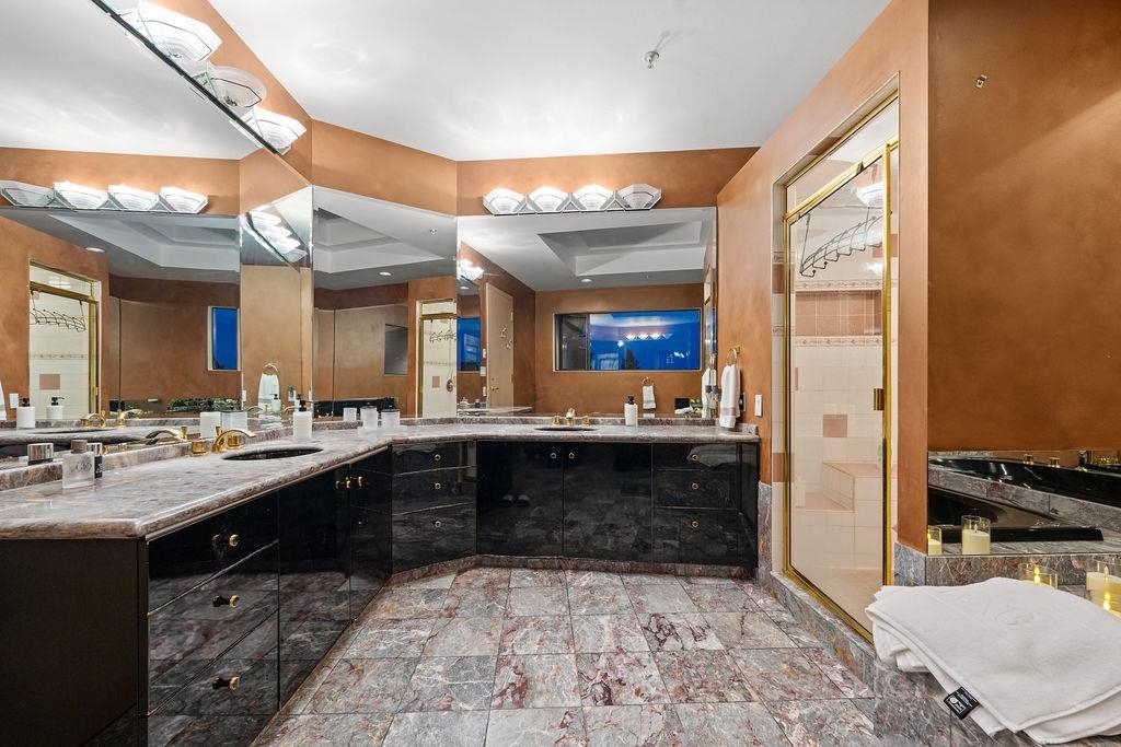 Hallway Photo of 2490 Westhill Court, West Vancouver, BC