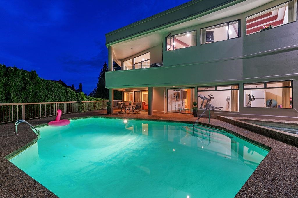 Primary Bedroom Photo of 2490 Westhill Court, West Vancouver, BC