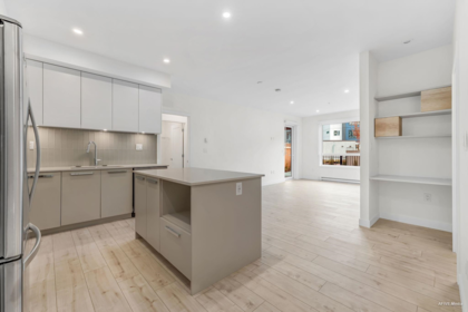 Kitchen Photo of 122 13788 76 Avenue, Surrey, BC