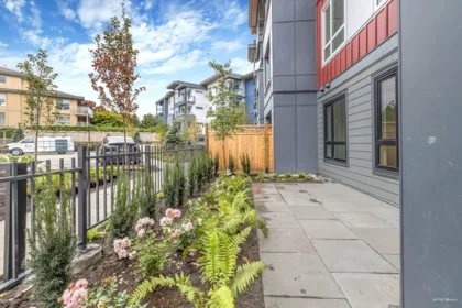 Mudroom Photo of 122 13788 76 Avenue, Surrey, BC