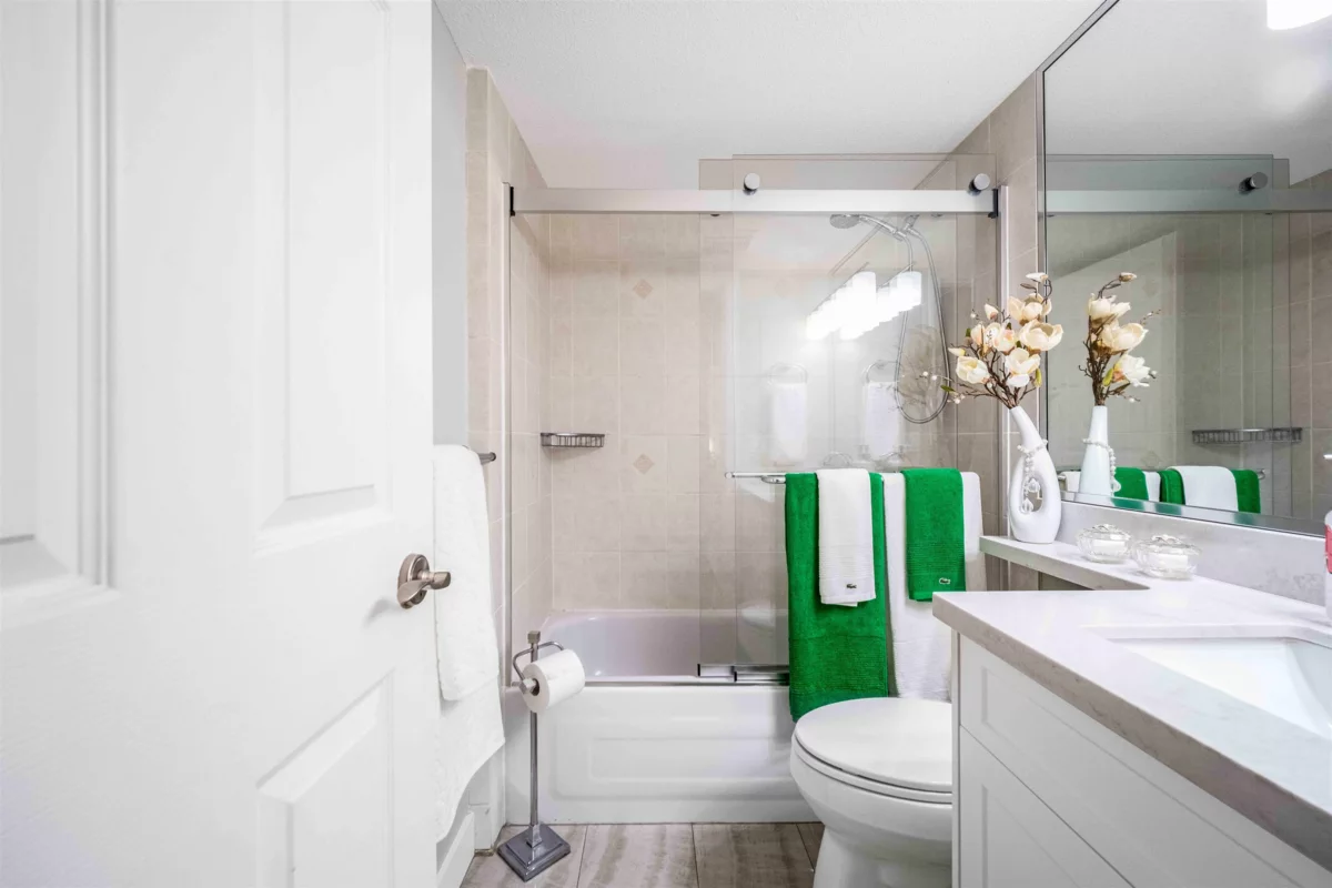 Front Yard Photo of 16615 61 Avenue, Surrey, BC