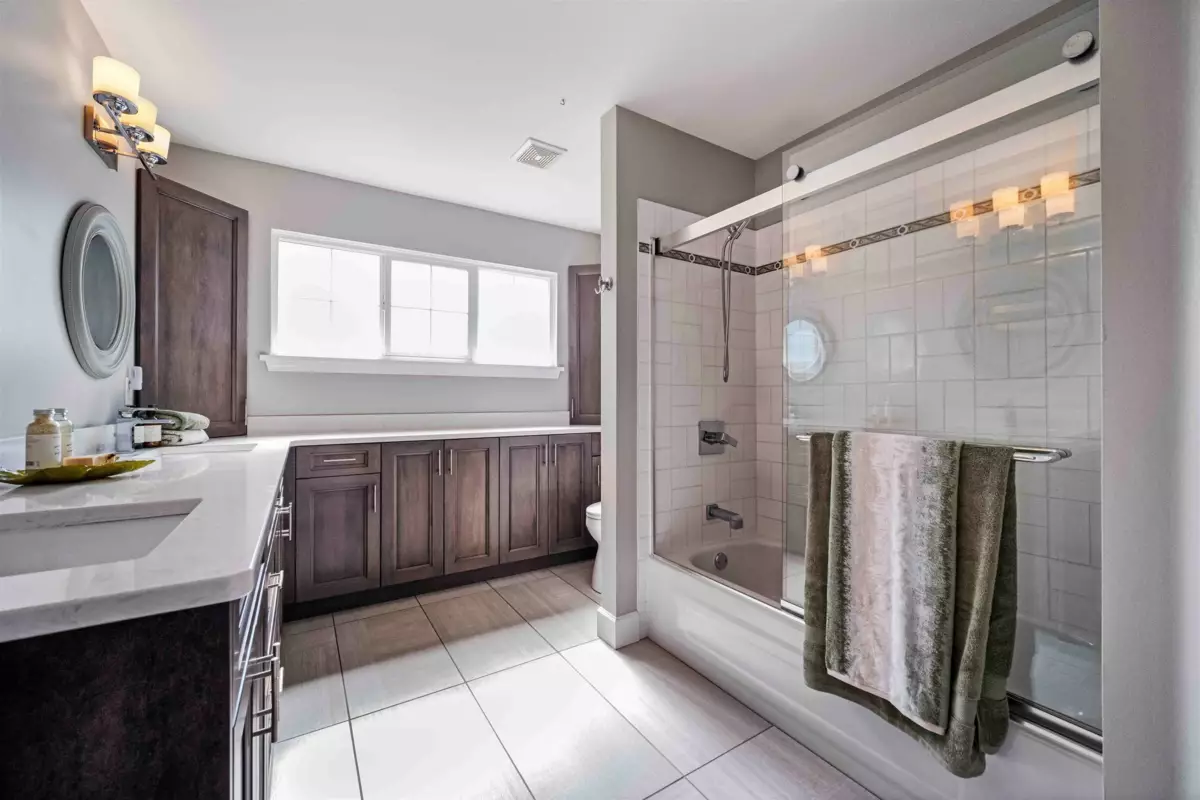 Mudroom Photo of 16615 61 Avenue, Surrey, BC